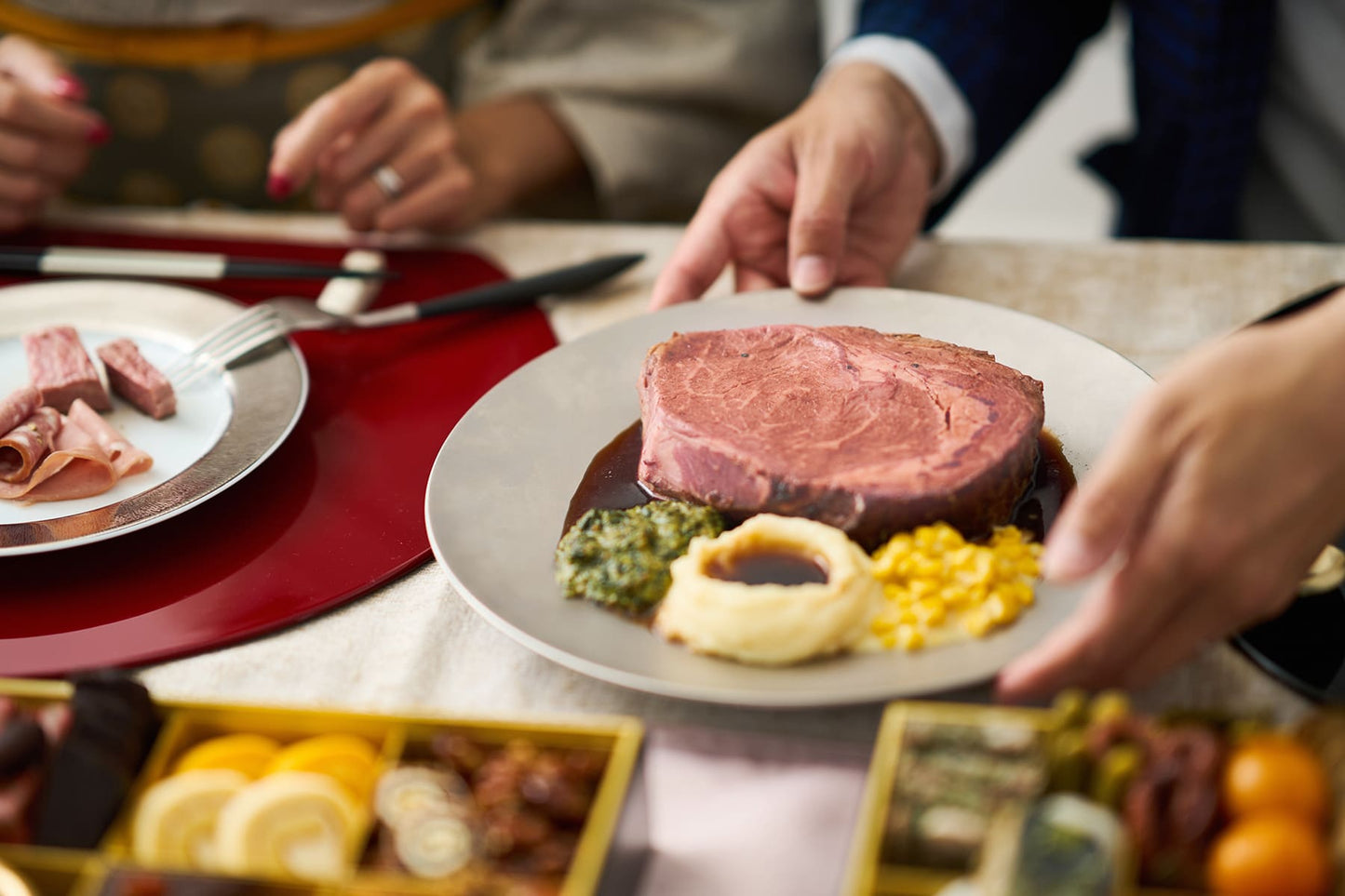 ロウリーズのプライムリブおせち LAWRY'S NEW YEAR OSECHI 2024