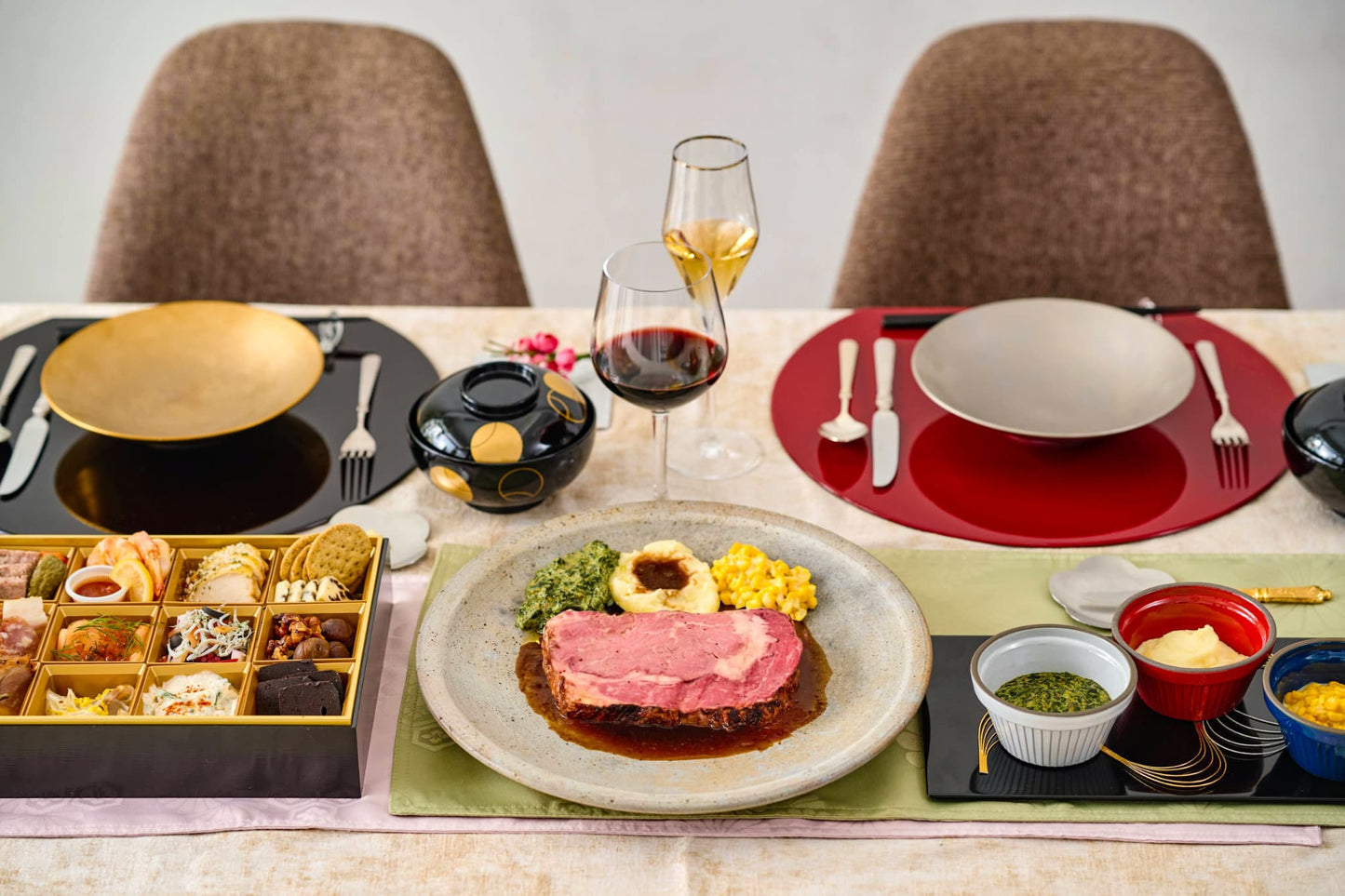 [2名様セット]ロウリーズのプライムリブおせち 二段重(プライムリブ230g) | LAWRY'S NEW YEAR OSECHI 2026